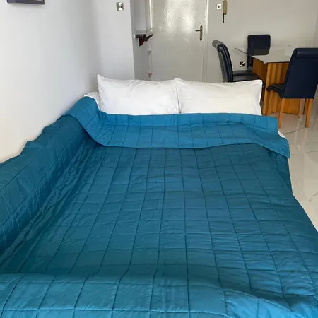 Апартаменты 1st Class, Pool View, Apartment, Пафос